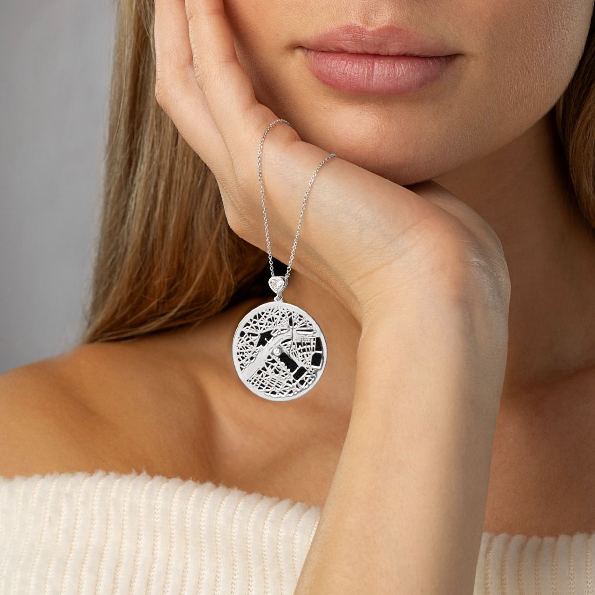Precious Spot Silhouette Map Necklace with Heart Diamond [Silver]