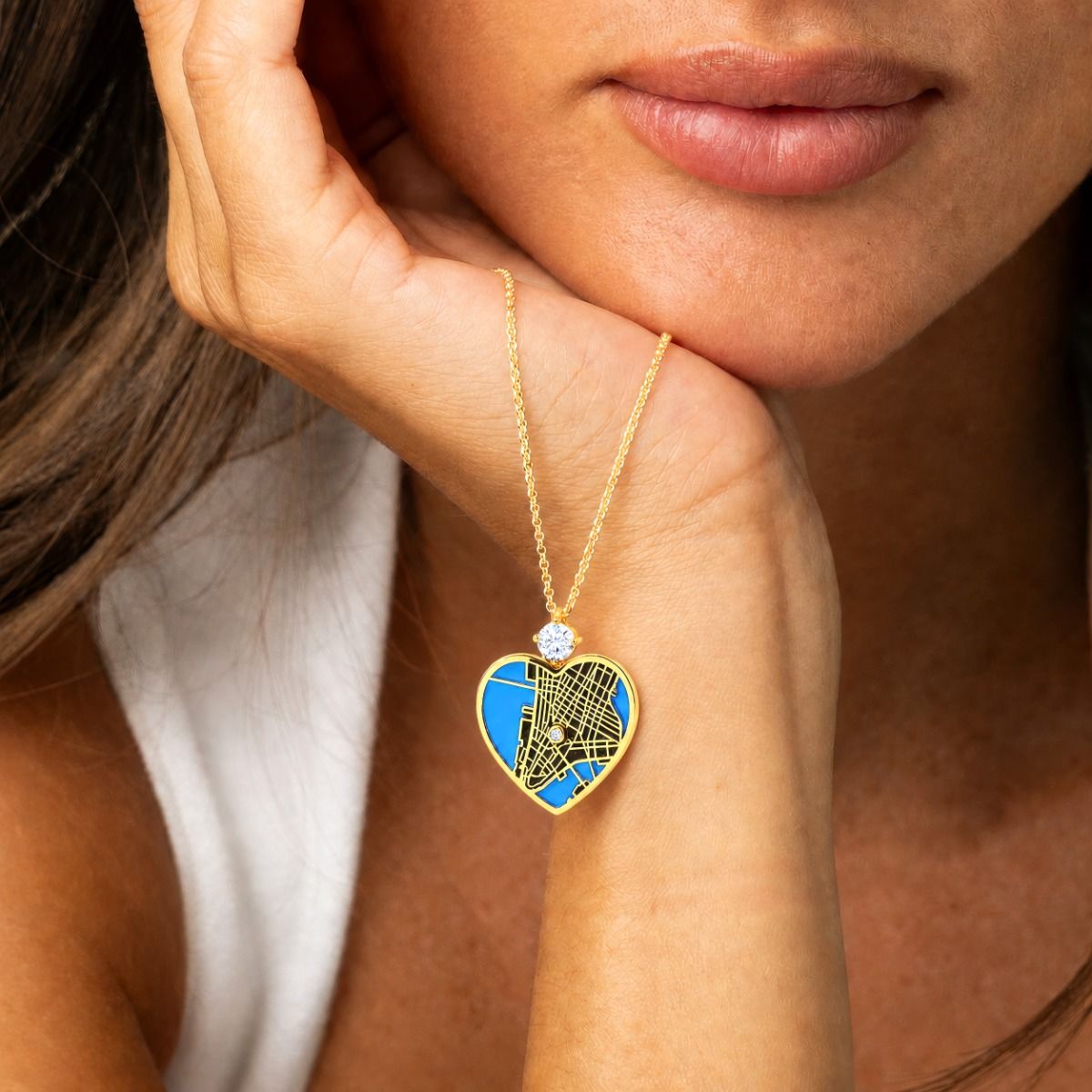 Herzensbindungen Aqua Silhouette Halskette mit Karte und einem 1,0 Kt Diamanten [750er vergoldet]