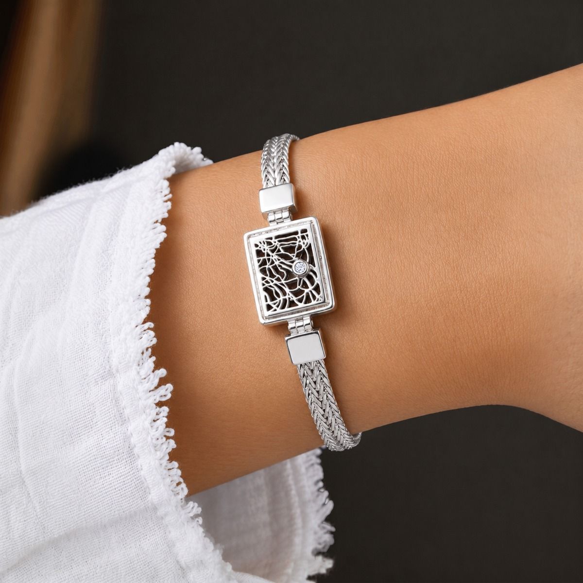 Beliebte Erinnerungen Silhouette Armband mit Kartenanhänger [Silber]
