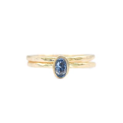 Bague Carina Martelée. Pierre Ovale Verticale [Plaqué Or 18ct]