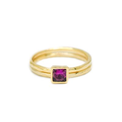 Bague Carina Martelée. Pierre Carrée [Plaqué Or 18ct]