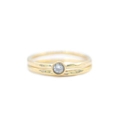 Bague Carina Martelée. Petite Pierre Ronde [Plaqué Or 18ct]