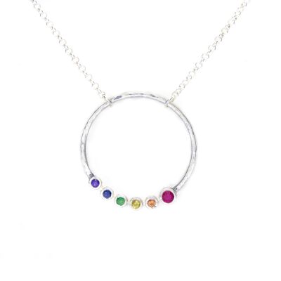 Collar Arcoíris Amor de Padres con Efecto Martillado [Plata de Ley]