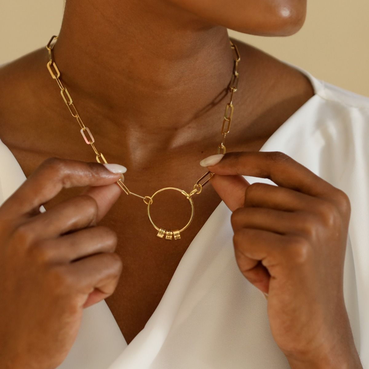 Name Necklace with Circle Pendant 