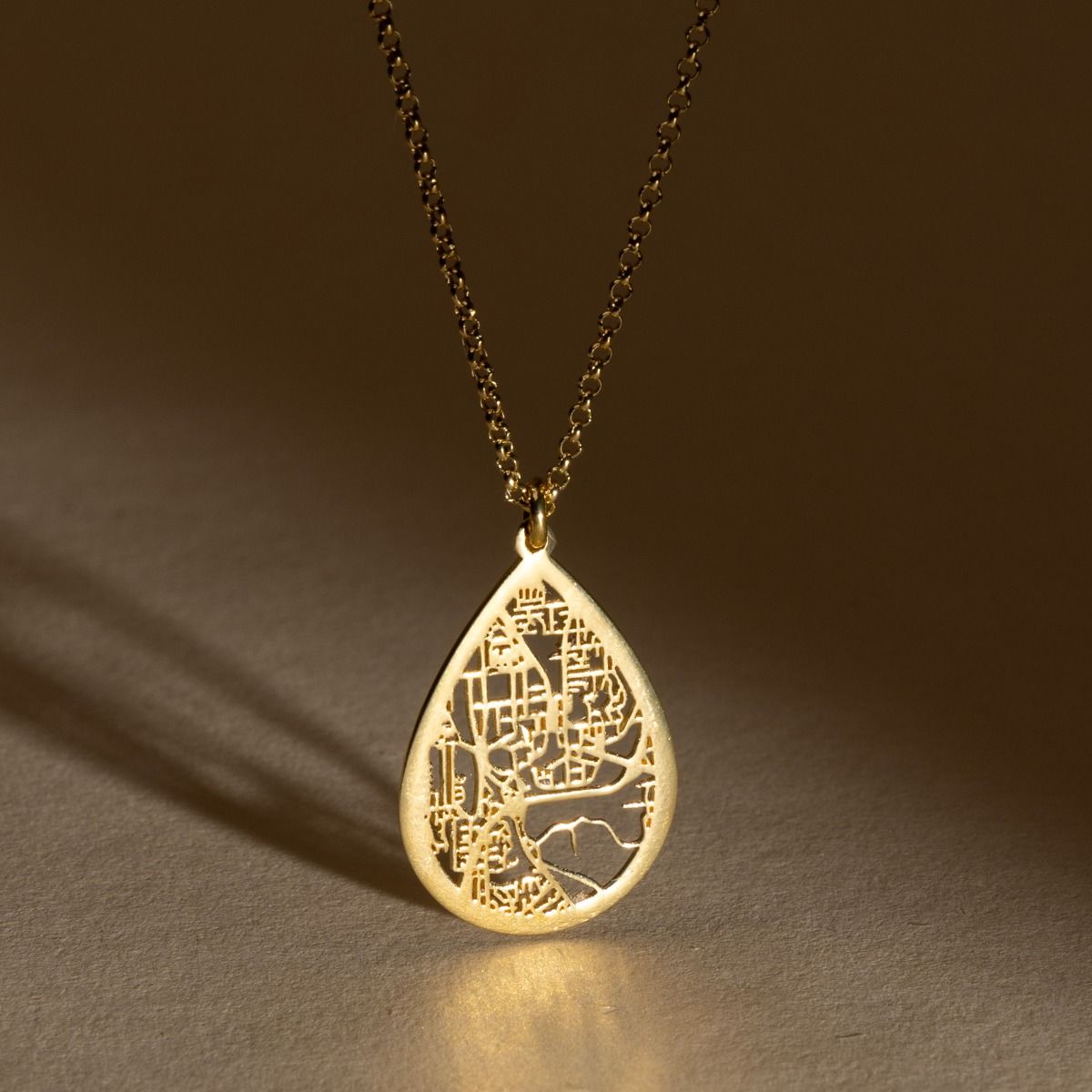 Necklace sites store