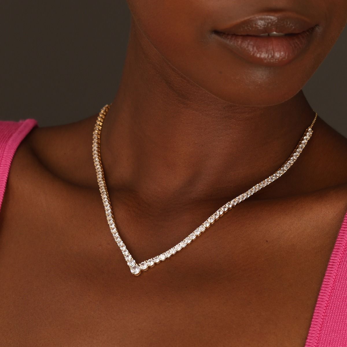 V shaped locket top