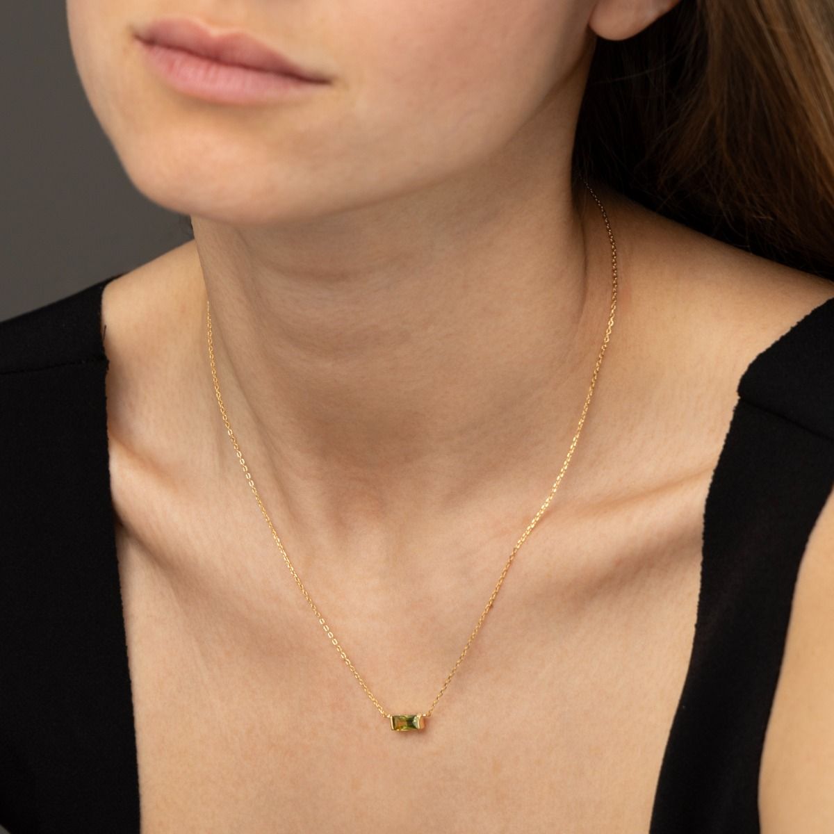 Gold and emerald necklace hot sale