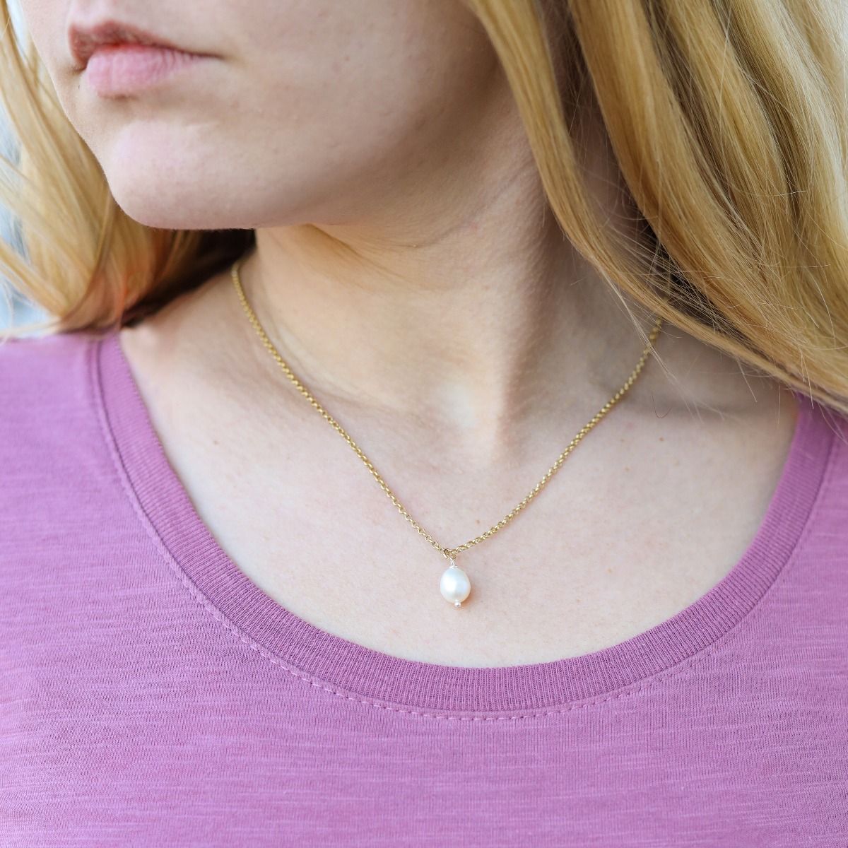 Single Pearl Drop Necklace in Gold Plating on Silver