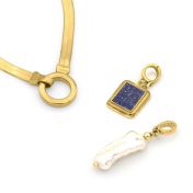 Arya Herringbone Kette [750er Gold Vermeil] - mit gravierten Charms