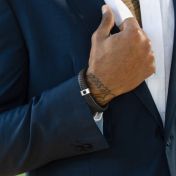 Schwarzes Herren Lederarmband mit Nano-Bibel — Sterlingsilber