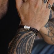 Bruine Mannen Armband met Gegraveerde Ringen in Zilver
