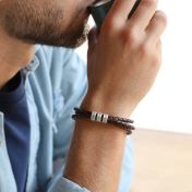 Pulsera de Hombre Marrón con Esferas de Plata Grabadas