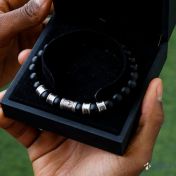 Kompass Herrenarmband aus Schwarzem Onyx mit Gravur