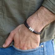 Pulsera de Hombre Marrón con Esferas de Plata Grabadas