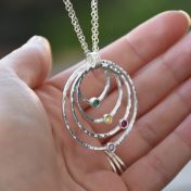 Collar de Piedras de Nacimiento Aros de Amor [Efecto Martillado - Plata de Ley]