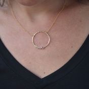 Collar Amor Materno Martillado [Oro de 14K]