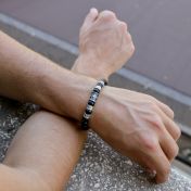 Schwarzes Kreuz Herrenarmband aus Onyx mit Gravur