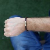 Pulsera de Hombre Marrón con Esfera Enrollada Grabada de Oro