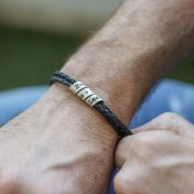 Mannen Zwarte Armband met Gegraveerde Spiraal in Zilver