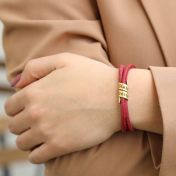 Pulsera Nombre Familiar - Gamuza Roja [Bañada en Oro de 18K]