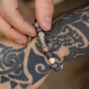 Om Herrenarmband aus Picasso Jaspis