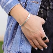 Armreif mit graviertem Statement  [Sterlingsilber]