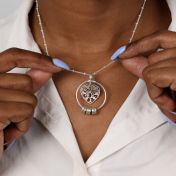 Collar con Nombre Amuletos de Mi Corazón [Plata de Ley]