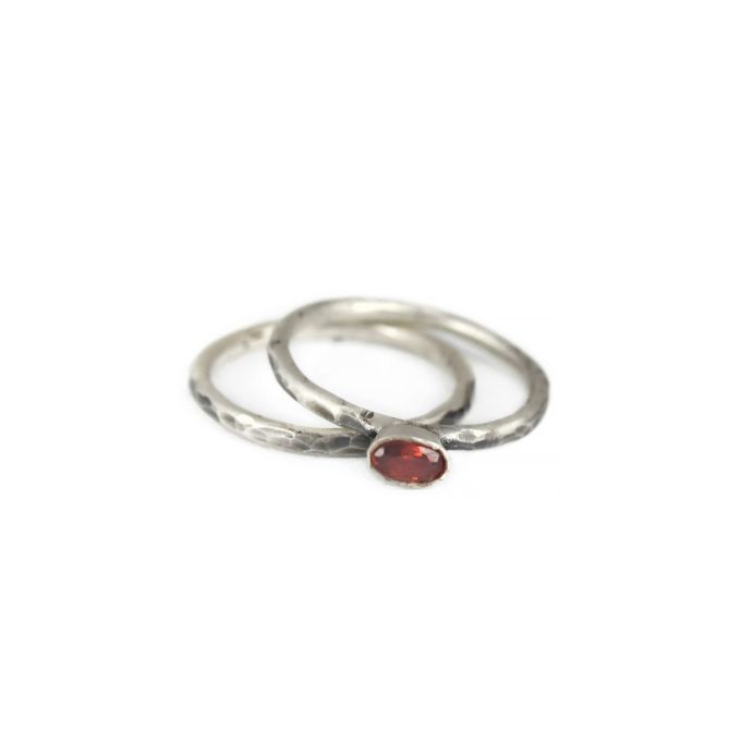 Carina Ring. Oval Horizontal - Gehämmert [Sterlingsilber]