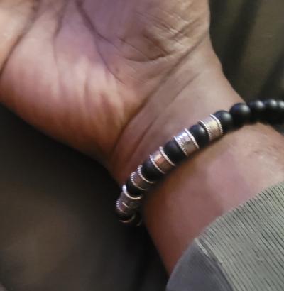 Pulsera Personalizada con la Cruz y Piedras de Ónix Negro para Hombre 