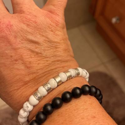 Armband aus Howlith mit Gravur für Damen [750er Gold Vermeil]