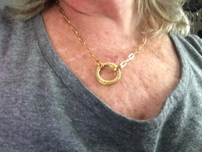 Collier Trombone Grand Cercle de Famille avec Prénoms [Plaqué Or 18ct]