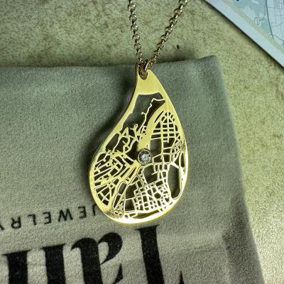 Beliebter Ort Kette mit Kartenanhänger [750er Gold Vermeil]