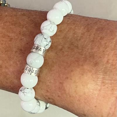 Armband aus Howlith mit Gravur für Damen [Sterlingsilber]