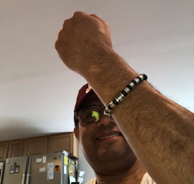 Pulsera Personalizada con la Cruz y Piedras de Ónix Negro para Hombre 