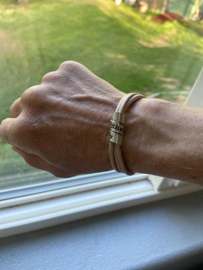 Familienkreis Armband mit Gravur für Damen - 750er vergoldet [Beiges Wildleder]